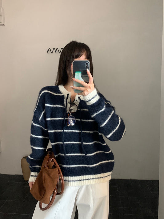 // 撞色綁帶領口間條毛衣