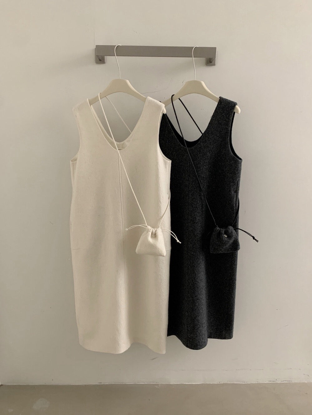 // 50%wool柔軟U領背心OPS(連袋仔)