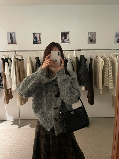 // 慵懶復古大翻領軟糯牛角鈕CD