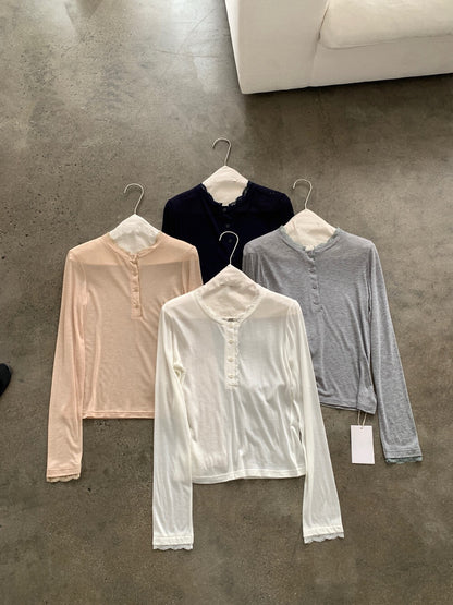 // 超親膚lace邊半鈕扣TEE