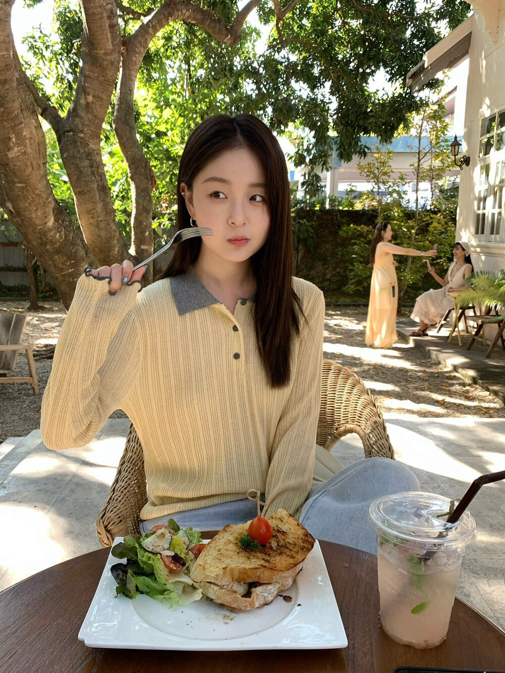 // 拼色領卷卷邊直紋鈕扣lyocell針織上衣