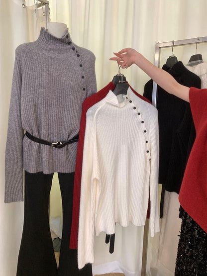 // 側鈕扣直坑紋高領毛衣
