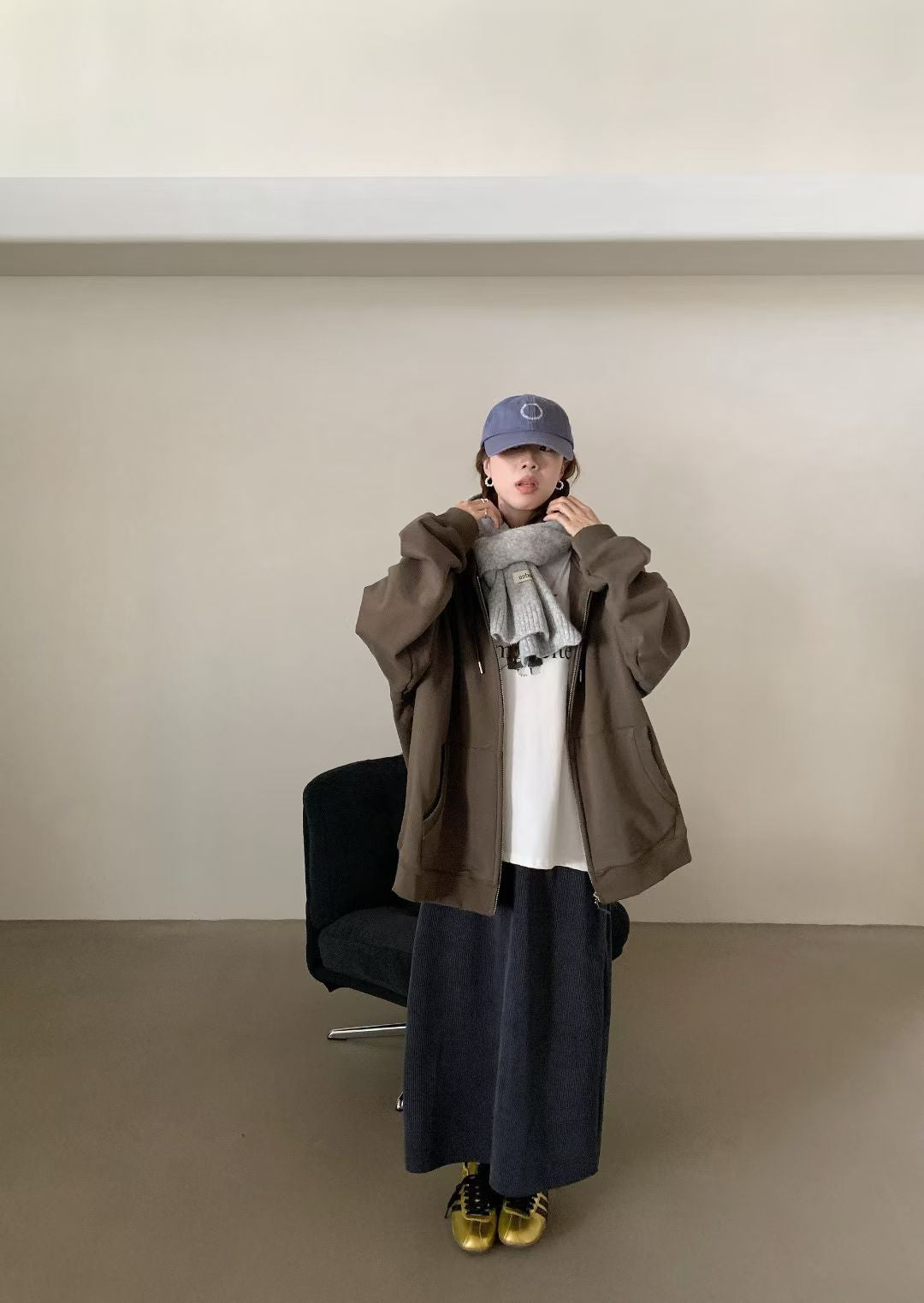 // 超大彈力絨感中裙