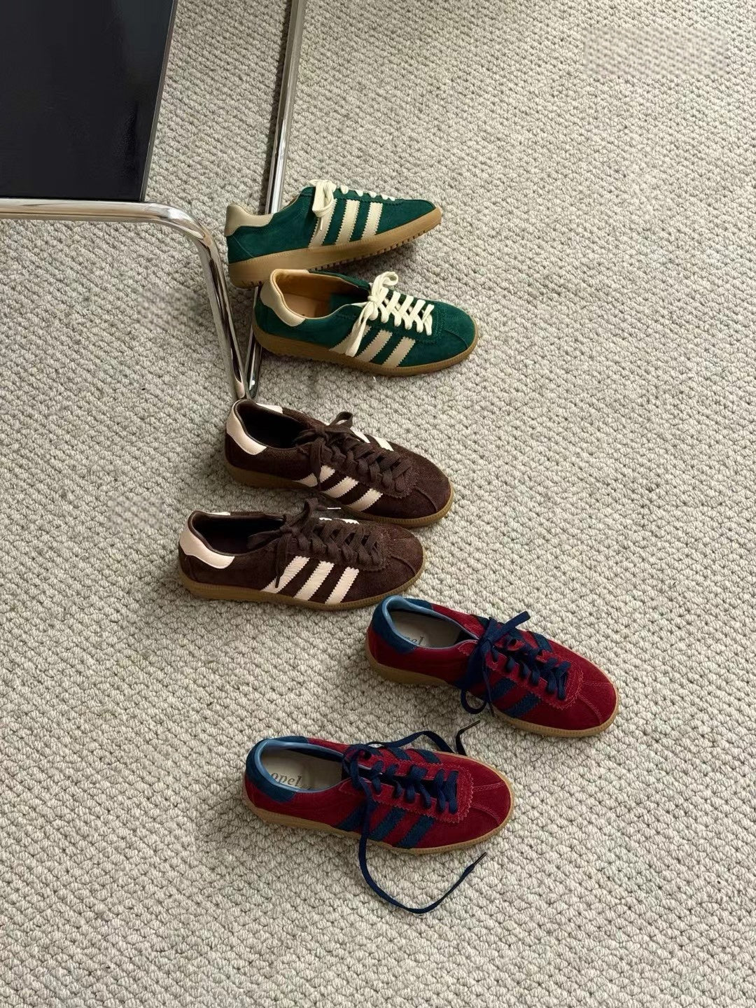 // 復古配色真皮平底運動鞋