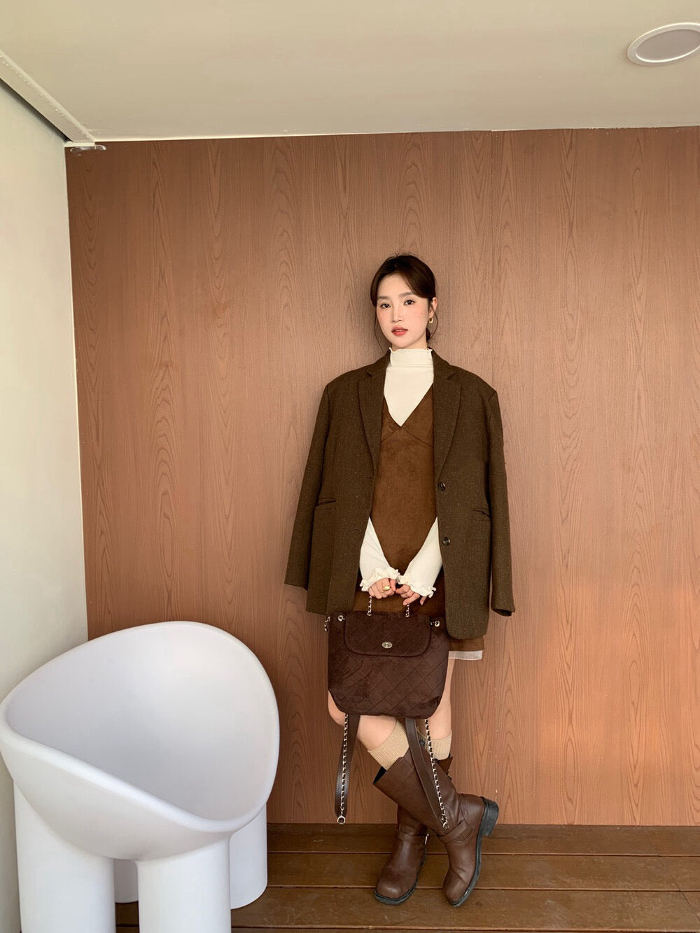 // 法式V領麂皮絨拼接lace腳OPS