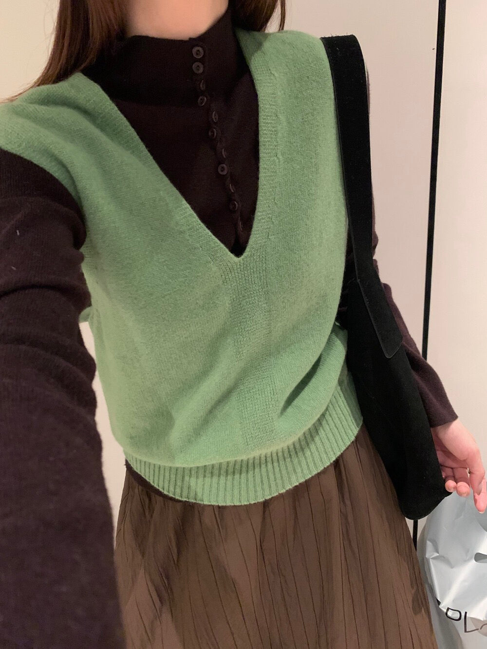 // 無縫一體疊穿必入深v 100%羊毛背心