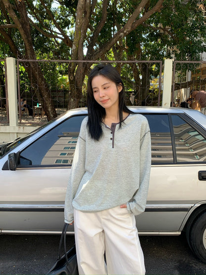 // 撞色及邊縫線亨利領TEE