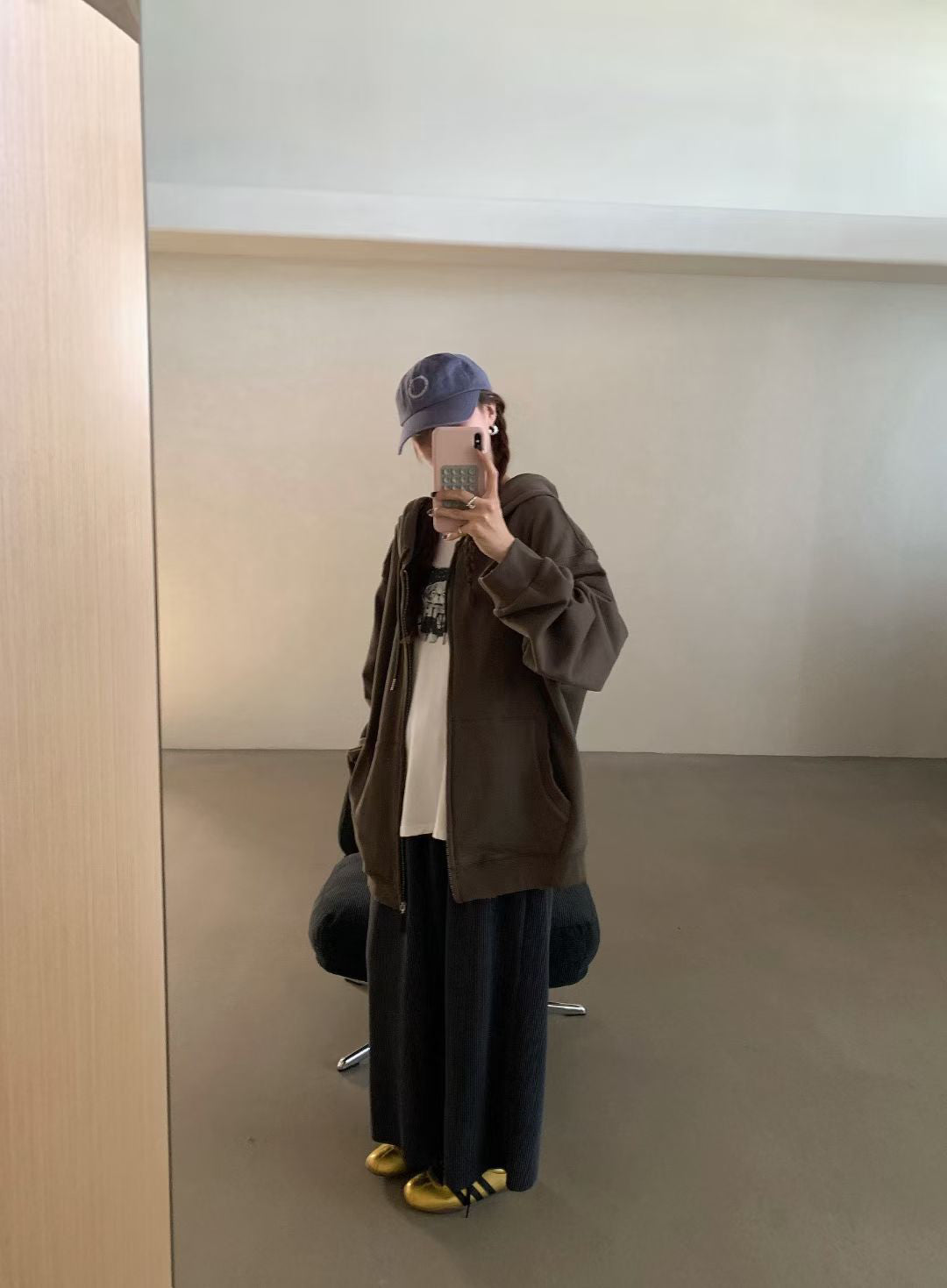 // 超大彈力絨感中裙