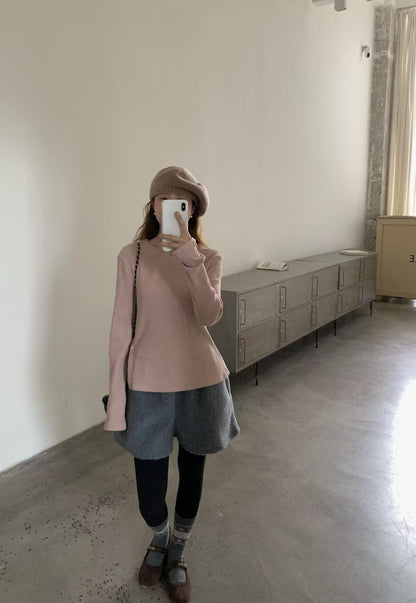 // 超顯瘦直坑紋側開鈕TEE