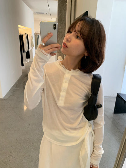 // 超親膚lace邊半鈕扣TEE