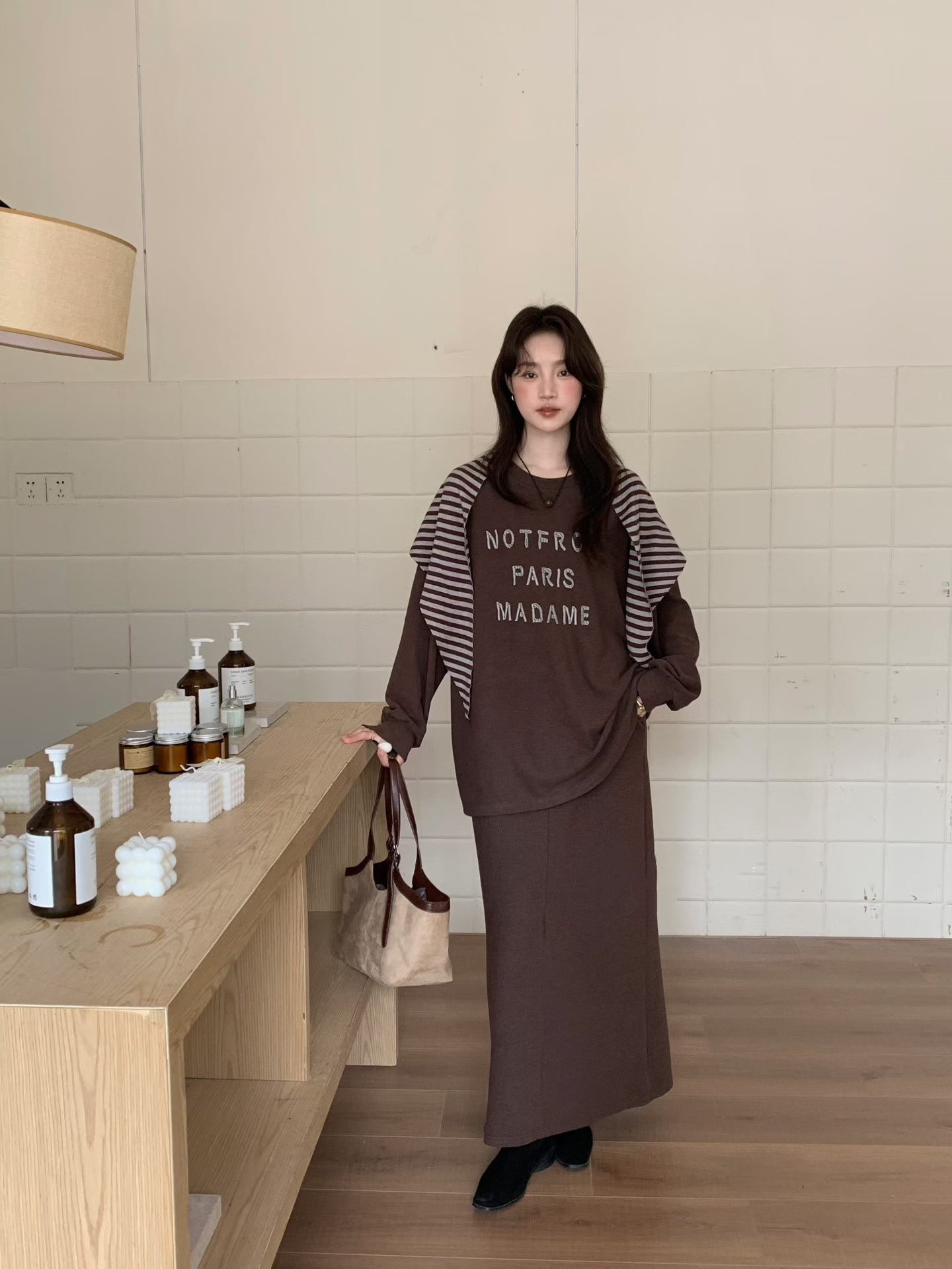 // 刺繡字母寬鬆TEE+半裙套裝(連披肩)