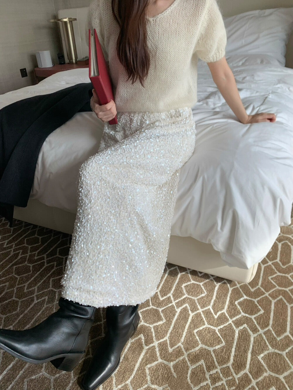 // 年尾party必備閃片後開叉中裙