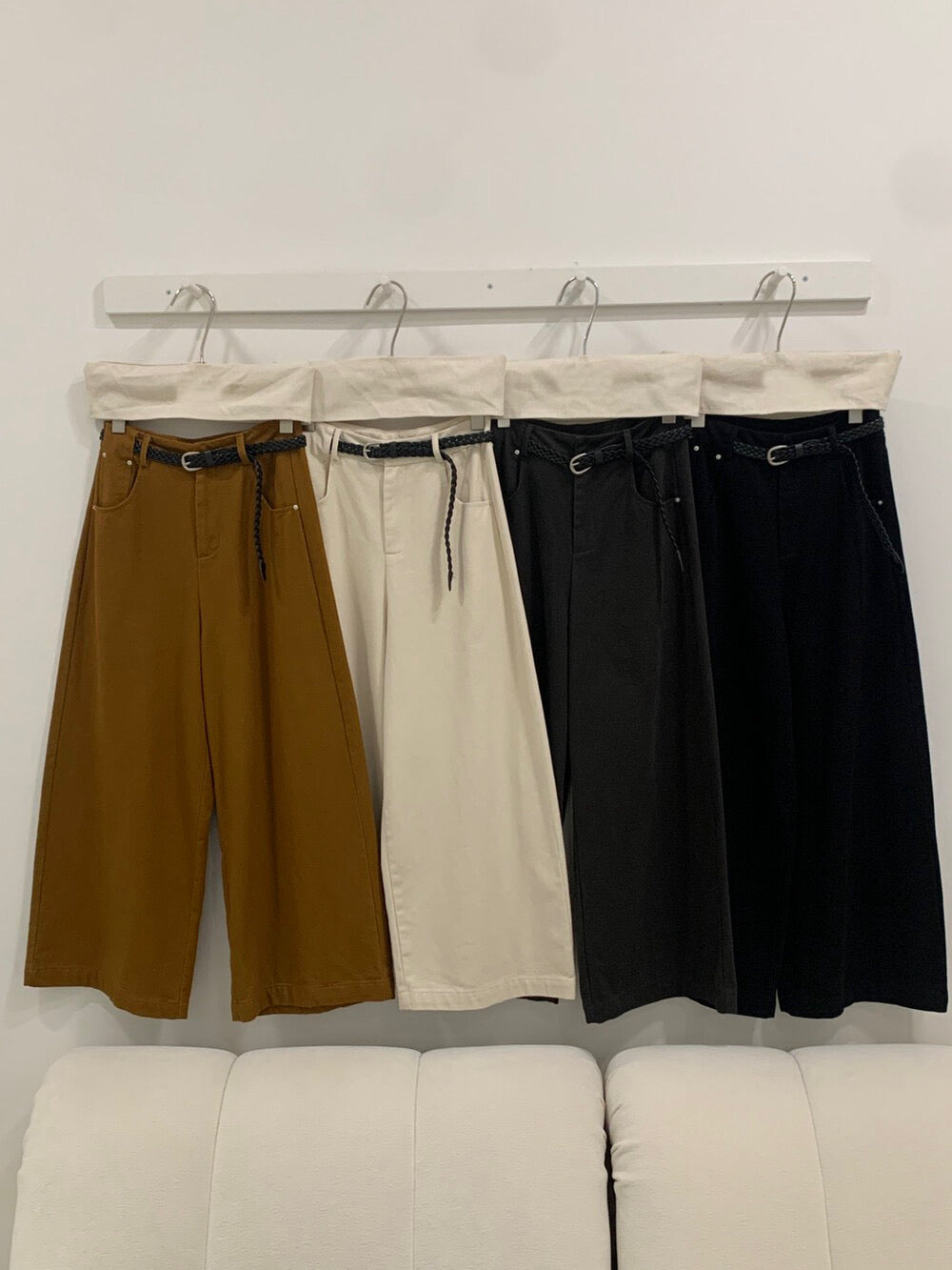 // 褲型100分微A直筒九分磨毛褲