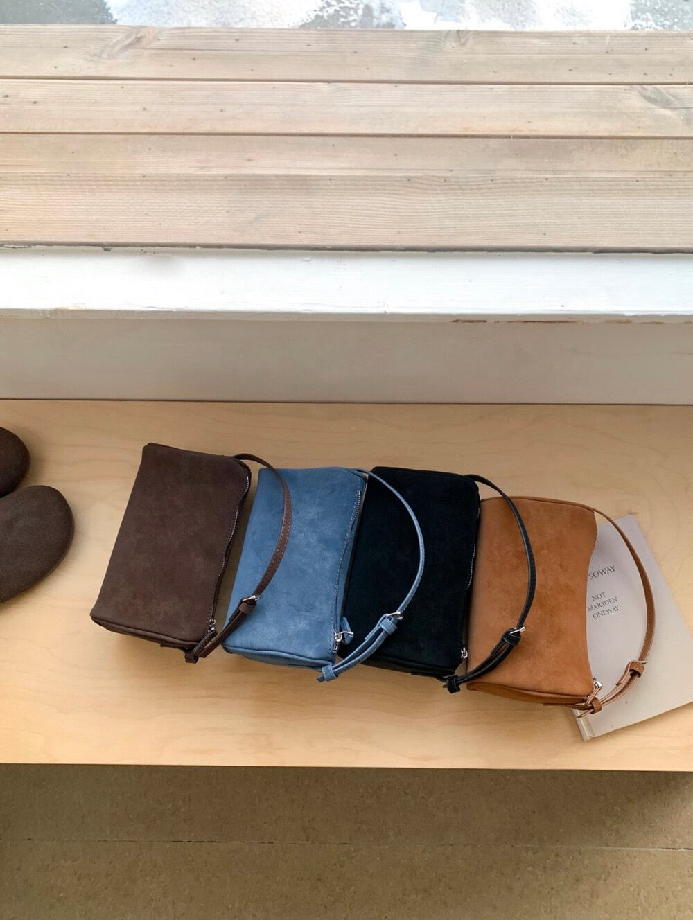 Nov. Part 3贈品🌟滿額$1200送簡約猄皮絨圓筒袋￼