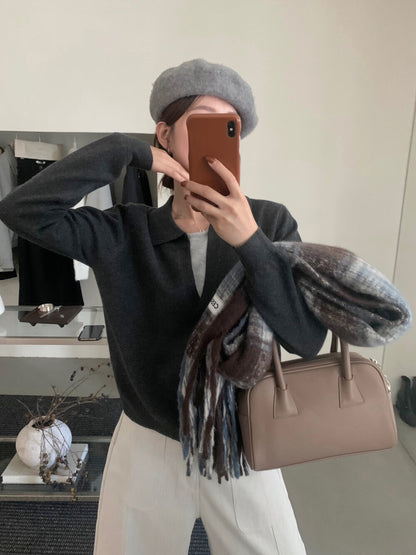 // 自帶造型假兩件小v翻領NT