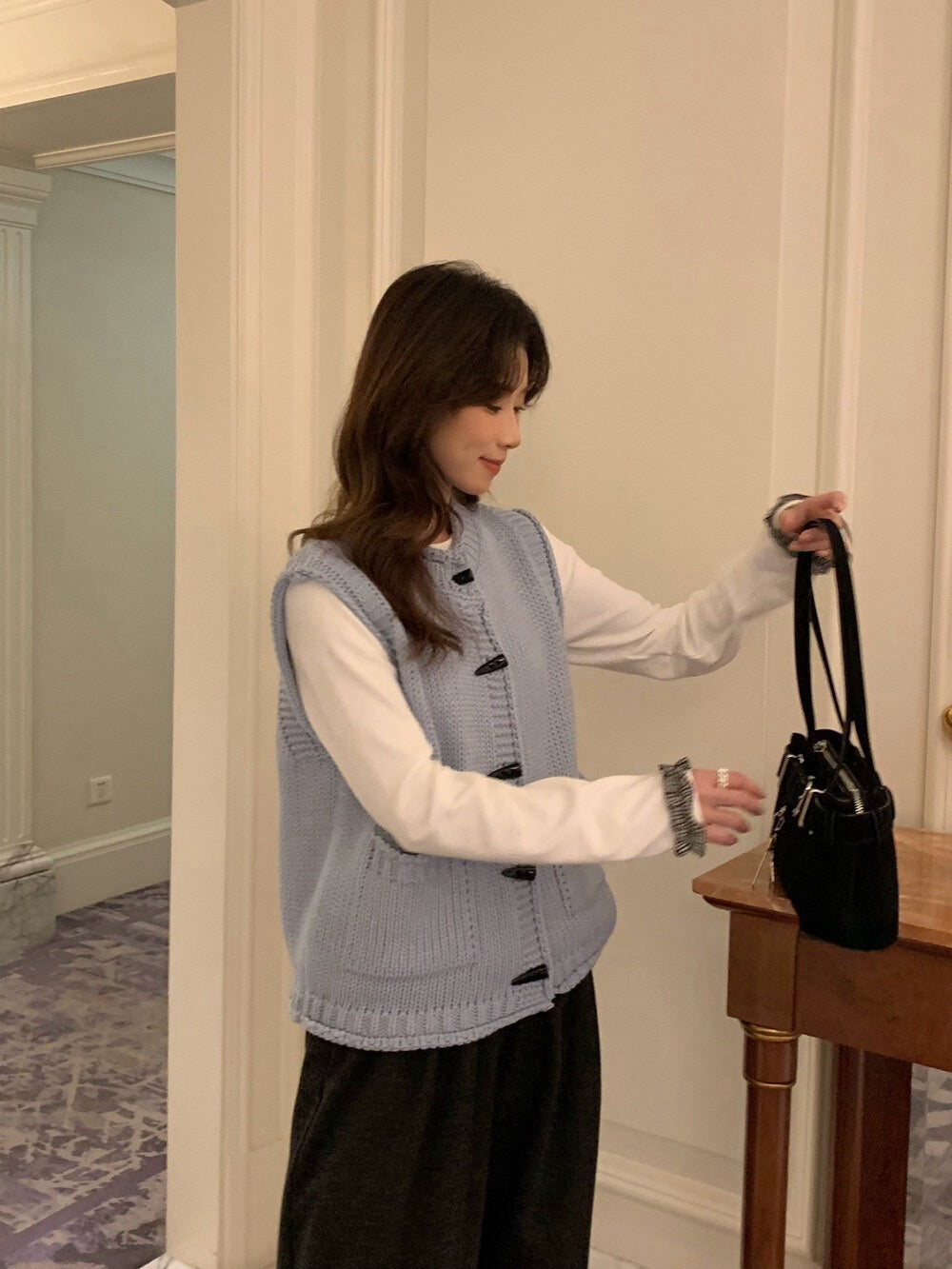 // 疊穿必入牛角鈕卷邊口袋背心馬甲