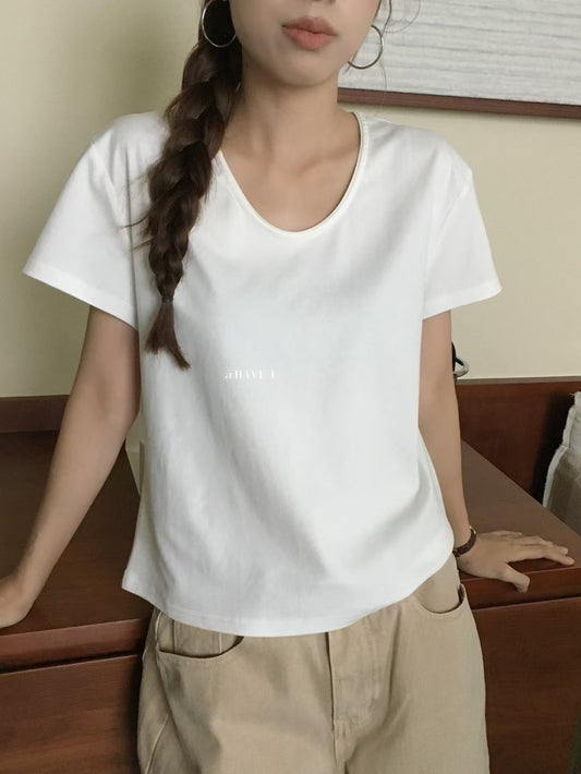 // 基礎U型領口TEE