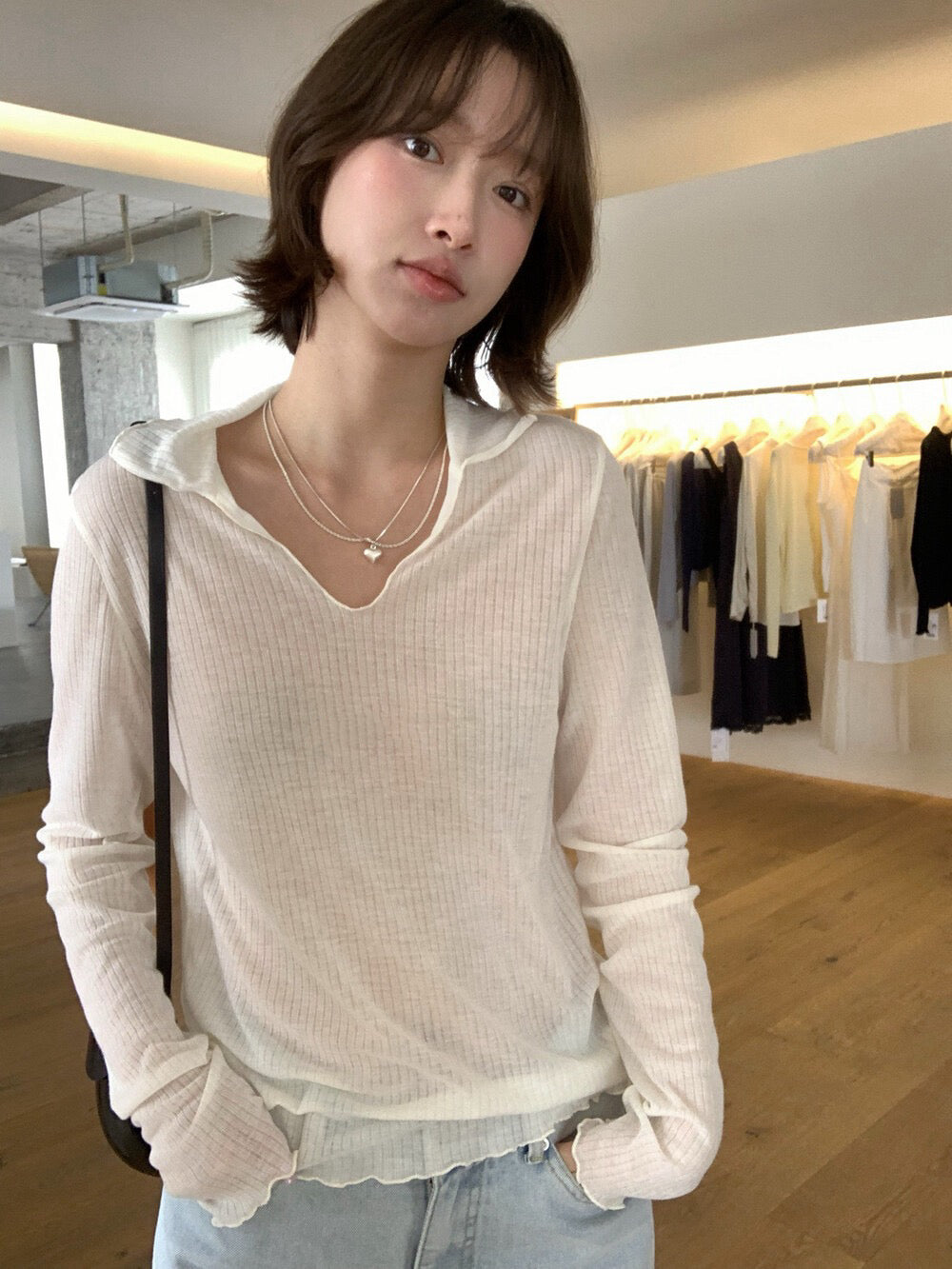 🧴 超舒服小V翻領薄薄卷邊TEE