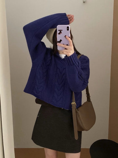 // 粗棒針麻花翻領短款毛衣