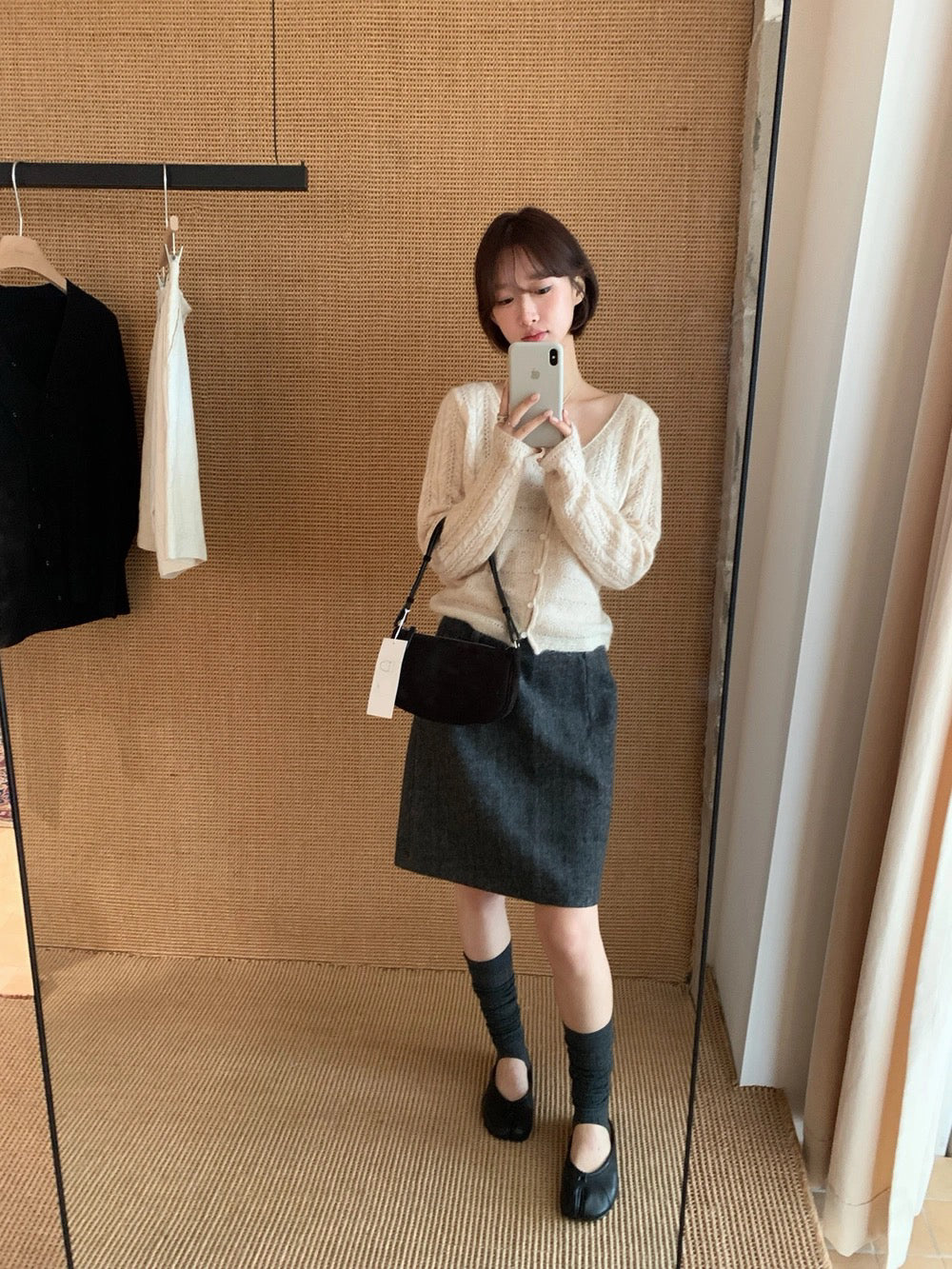 C84 / 超美鏤空織紋V領針織外套(33%羊毛)