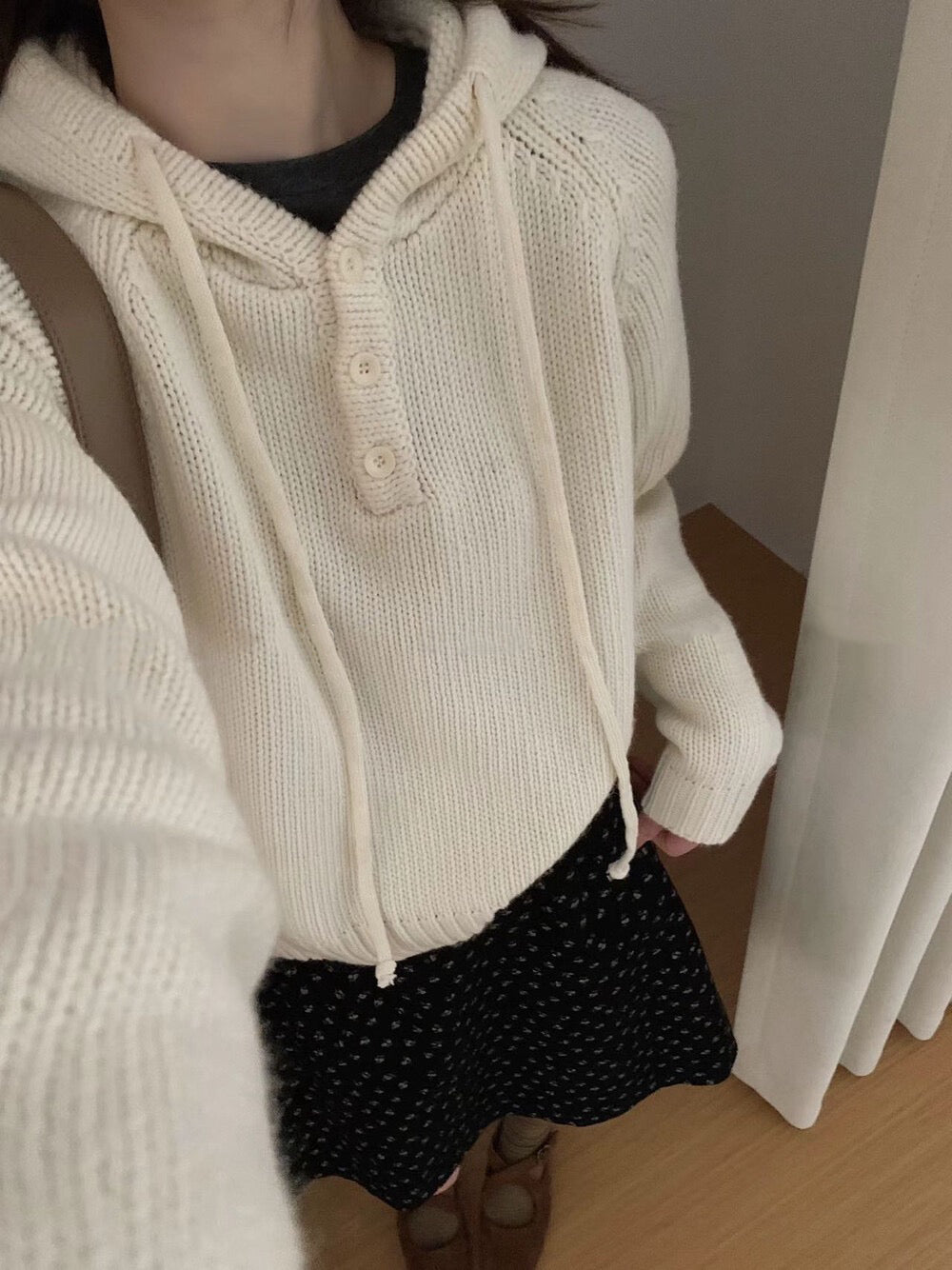 // 顏色超美鈕扣連帽毛衣