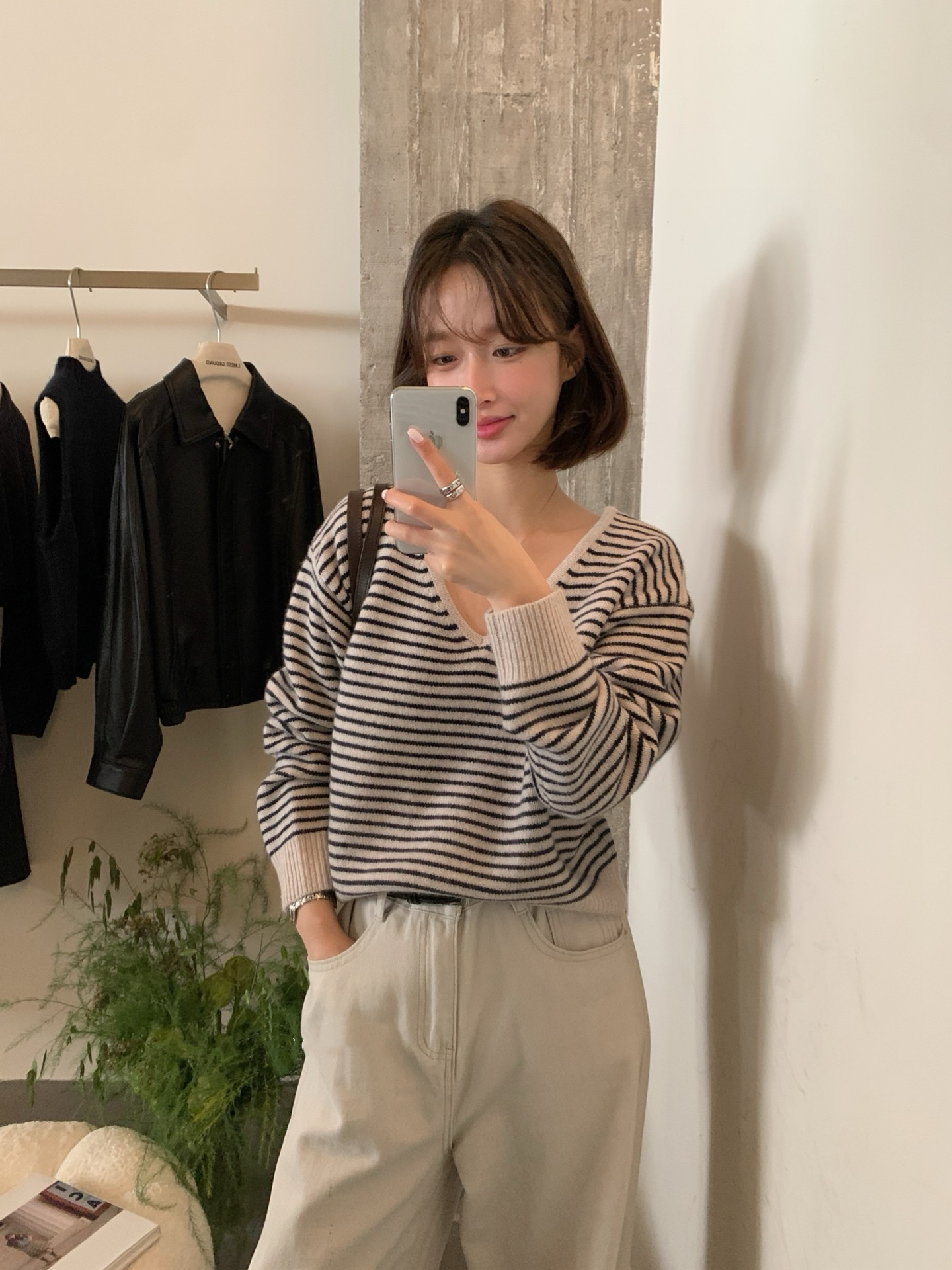 // 超軟糯氛圍感V領幼間條NT