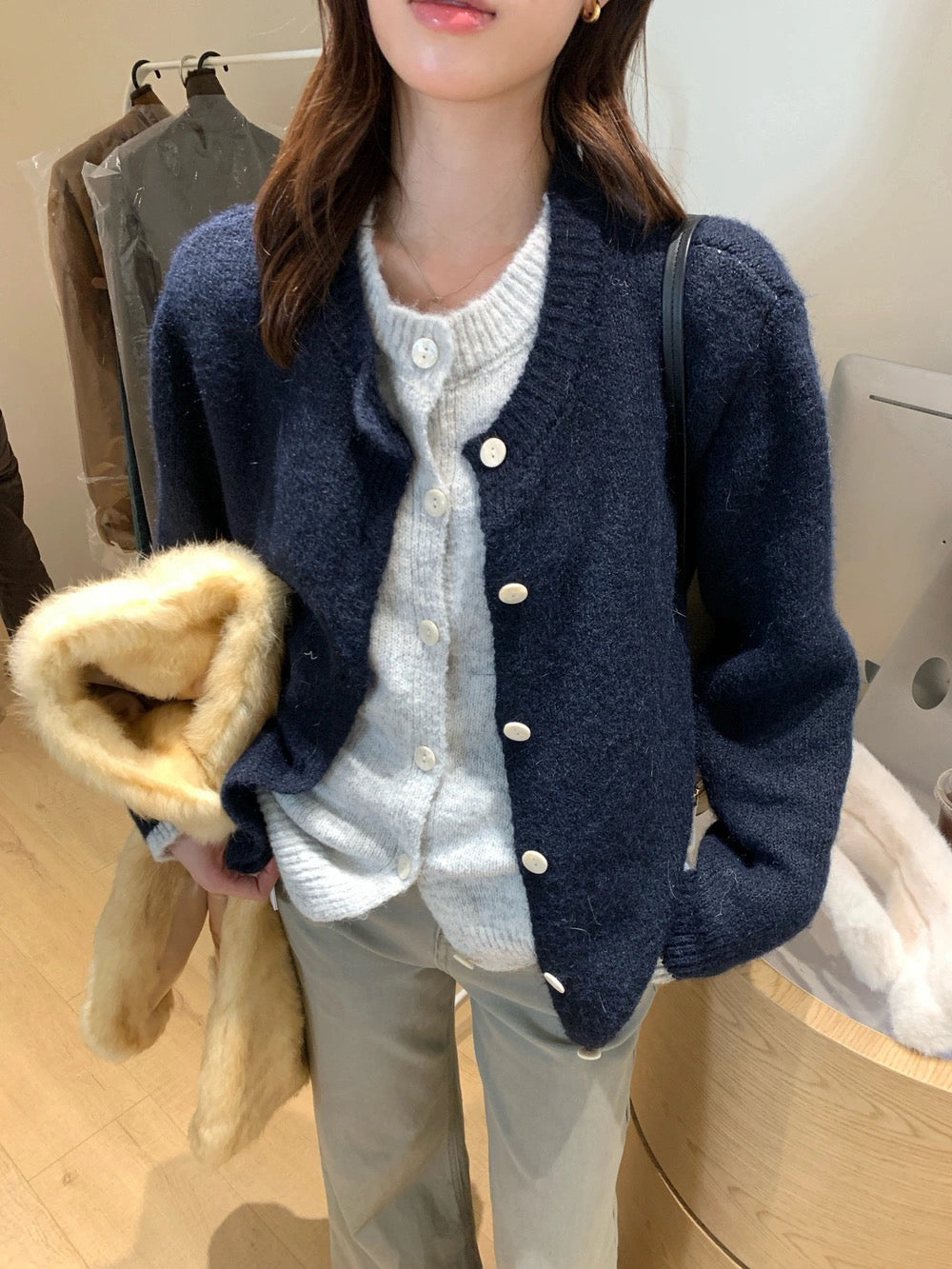 C82 / 撞色假兩件排扣圓領冷外套(8%WOOL)