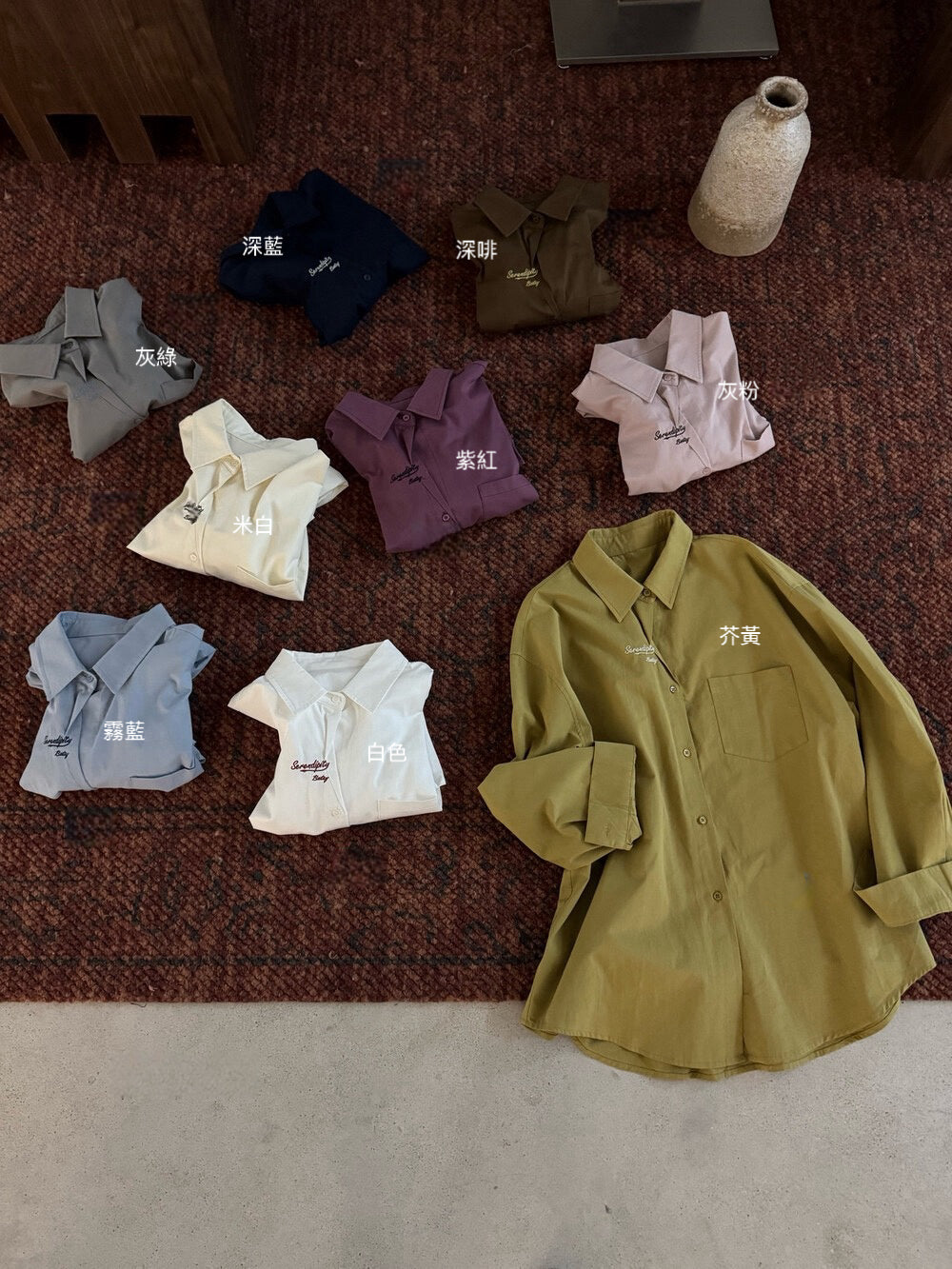 B24 / 挺版口袋設計感刺繡字恤衫
