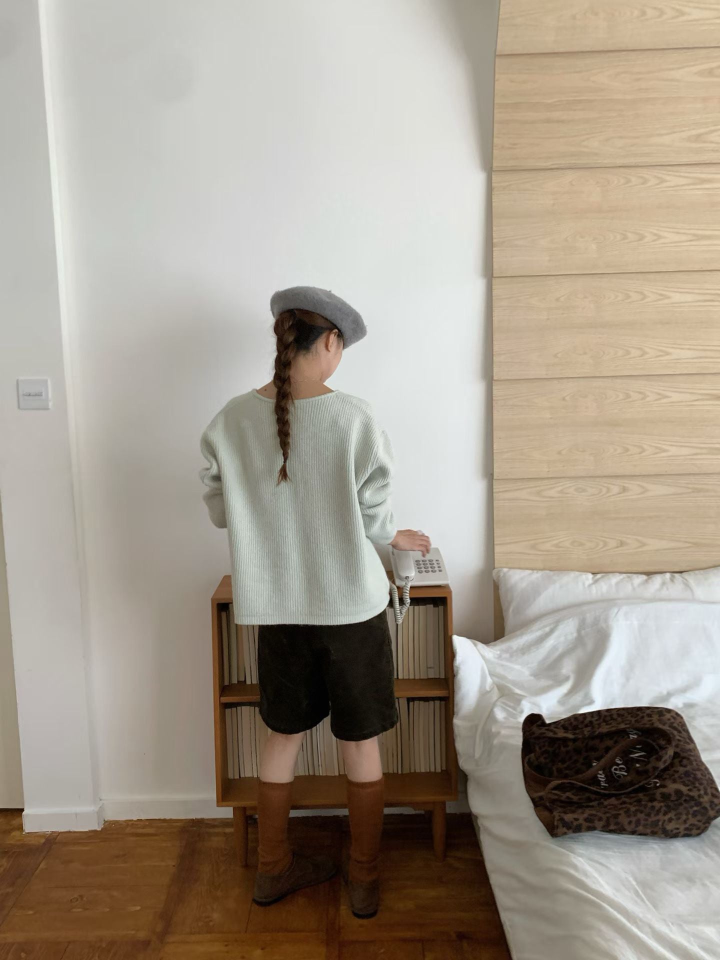 // 12色超美色系V領排扣羊絨紗CD