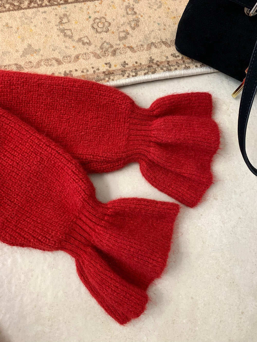 // 節日感斜肩荷葉袖毛衣