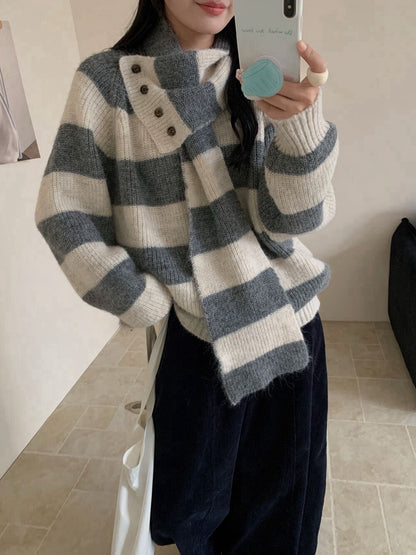 // 連可拆頸巾粗間條鈕扣V領毛衣