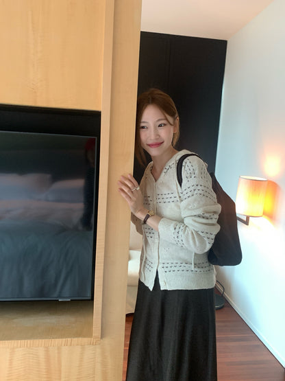 // 心心刺繡鏤空通花連帽CD