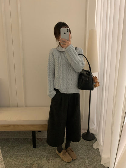 // 20%wool牛角鈕領口圓翻領麻花毛衣