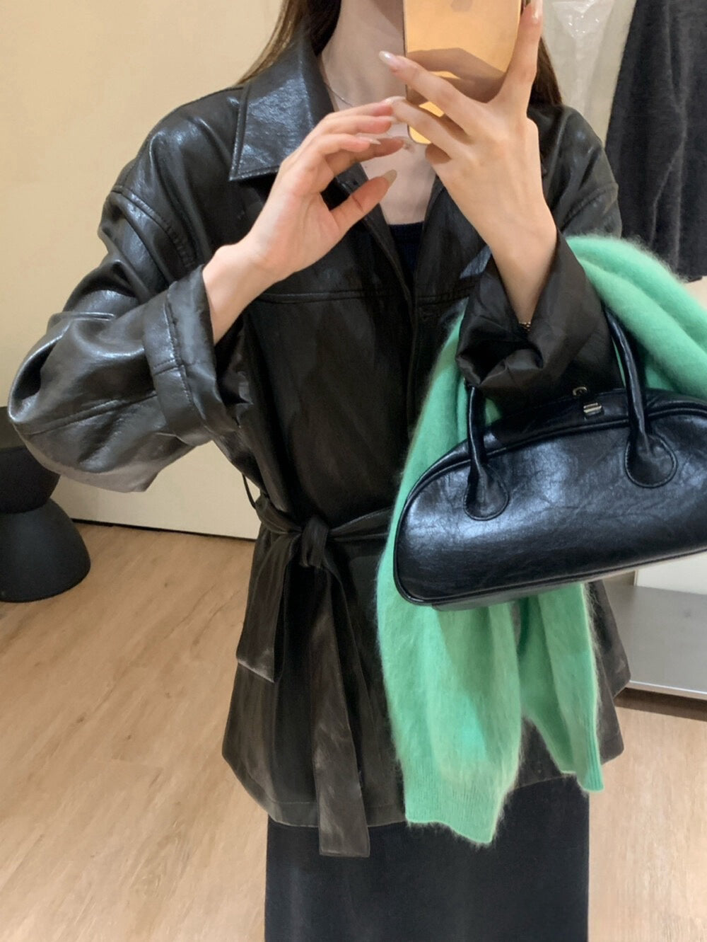 // 超軟復古翻領中長腰帶皮外套