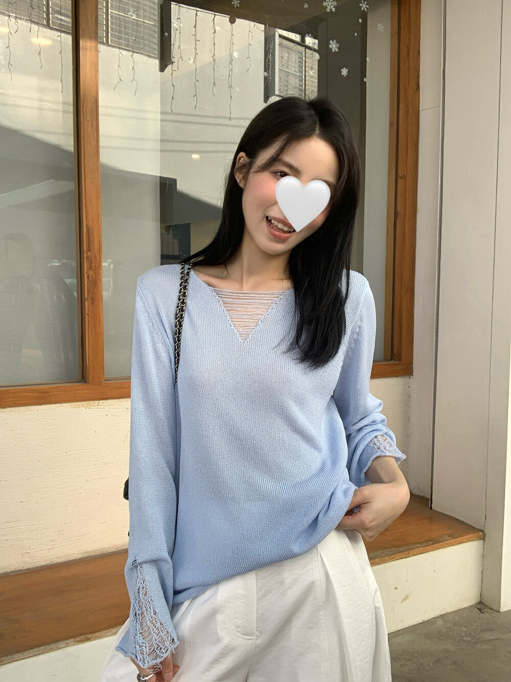 // 慵懶感V領微喇叭袖針織上衣