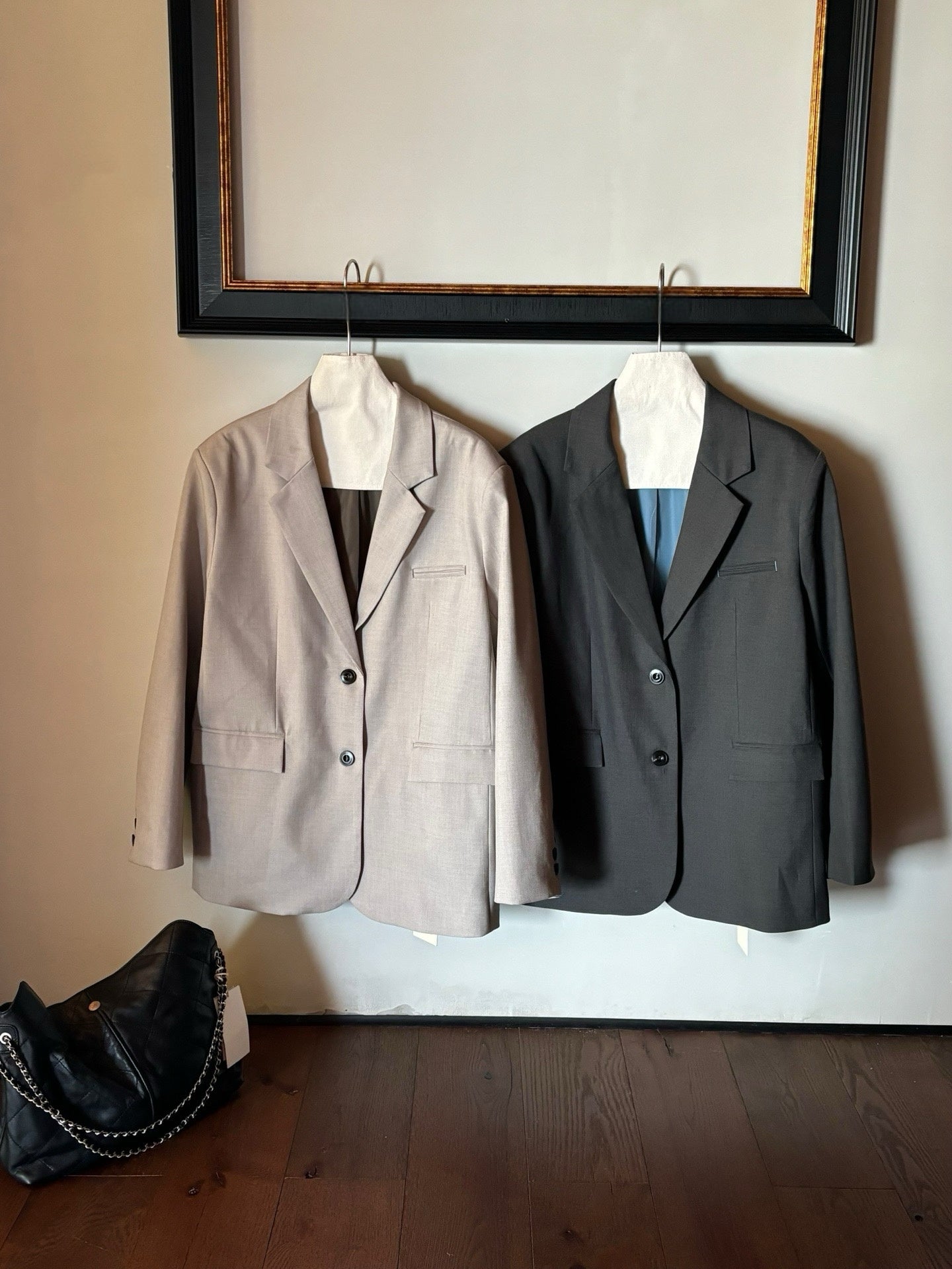 // 細節感滿滿撞色內裡西裝外套