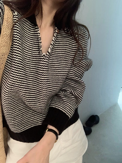 // 設計感撞色領一粒鈕細間條毛衣
