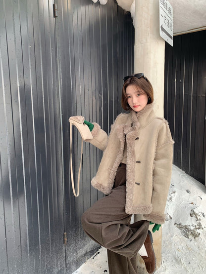 // 皮毛一體麂皮絨牛角鈕外套(連袋仔)