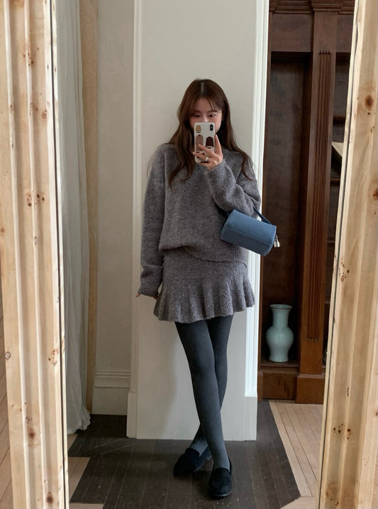 // 慵懶感V領毛衣+荷葉腳短裙套裝
