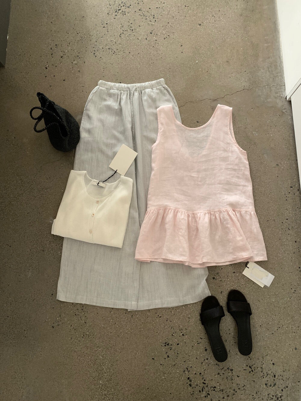 // 麻質荷葉腳簡約U領背心