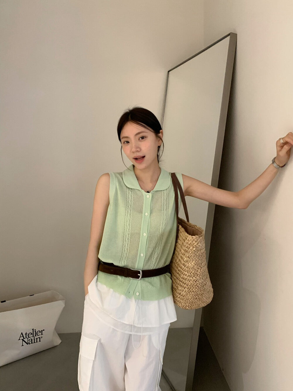 // 圓翻領細麻花織紋針織背心