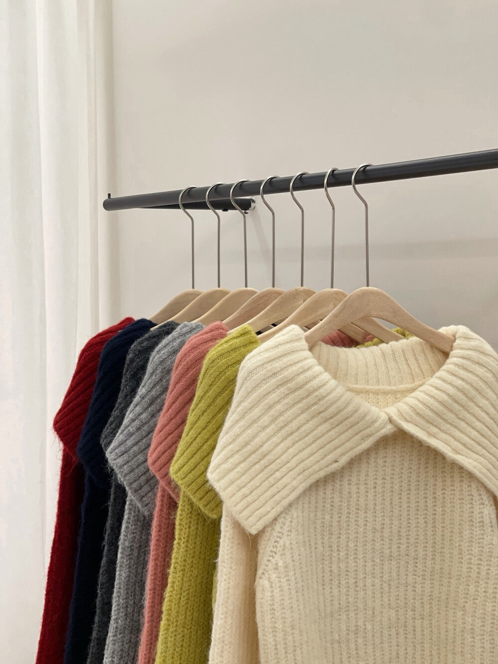 // 8%wool溫柔一字領鈕扣大翻領毛衣