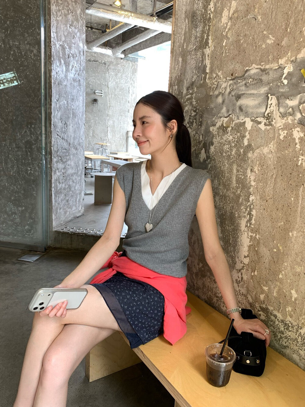 // 假兩件拼接小V領直紋針織背心