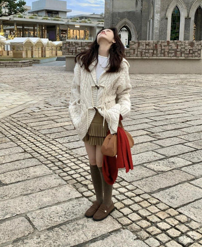 // 超重工牛角鈕麻花連帽中長CD