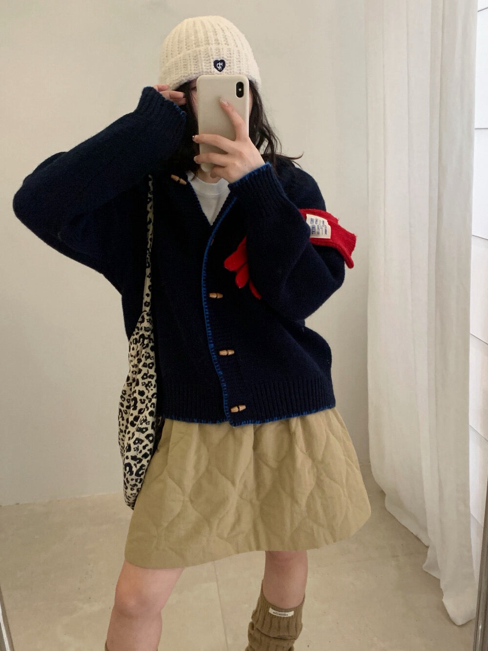 // 設計感撞色縫線包邊牛角鈕連帽CD