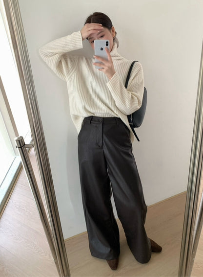 // 造型感絨底直腳皮褲