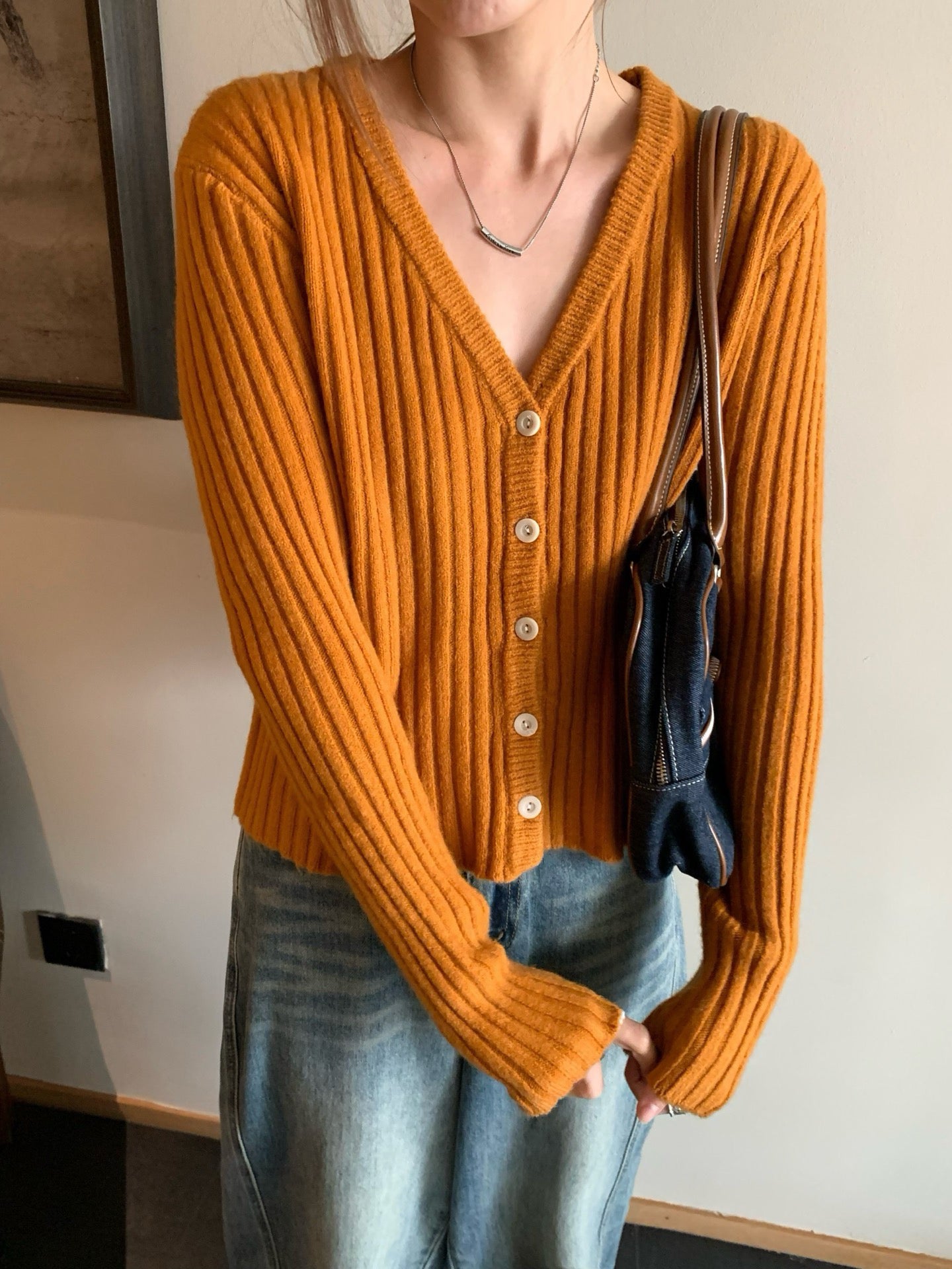 // 復古色調背後手織標直坑紋CD