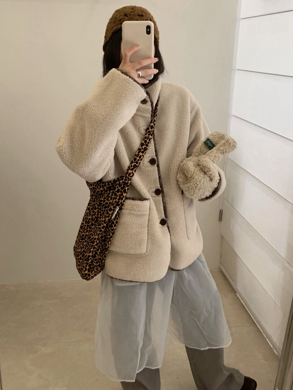 // 可雙面穿羊羔毛拼格紋外套