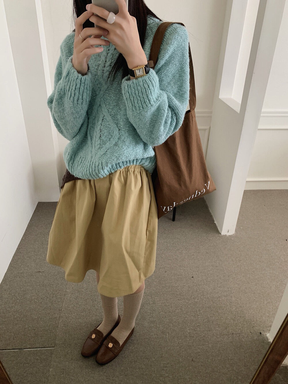 // 麻花邊領口菱格patterns毛衣