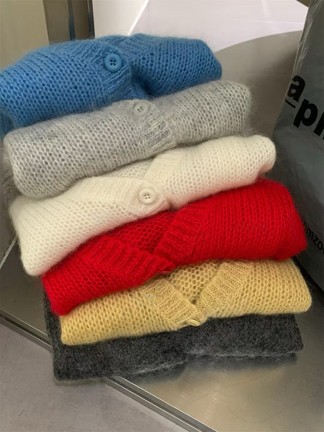 // 柔光馬海毛深V領CD